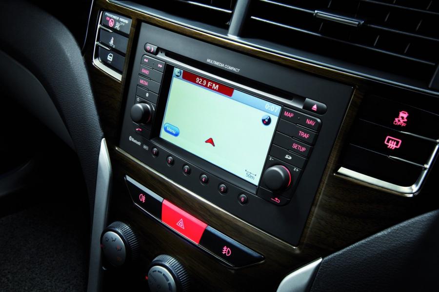 Детали интерьера Proton Preve 2012 года  (фото 23 из 33)